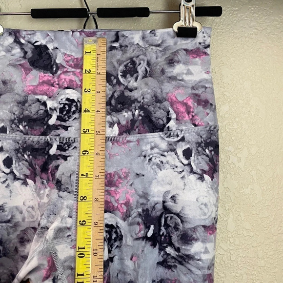 Lululemon Wunder Under Crop II Floral - size 6‎ high rise - Picture 11 of 11